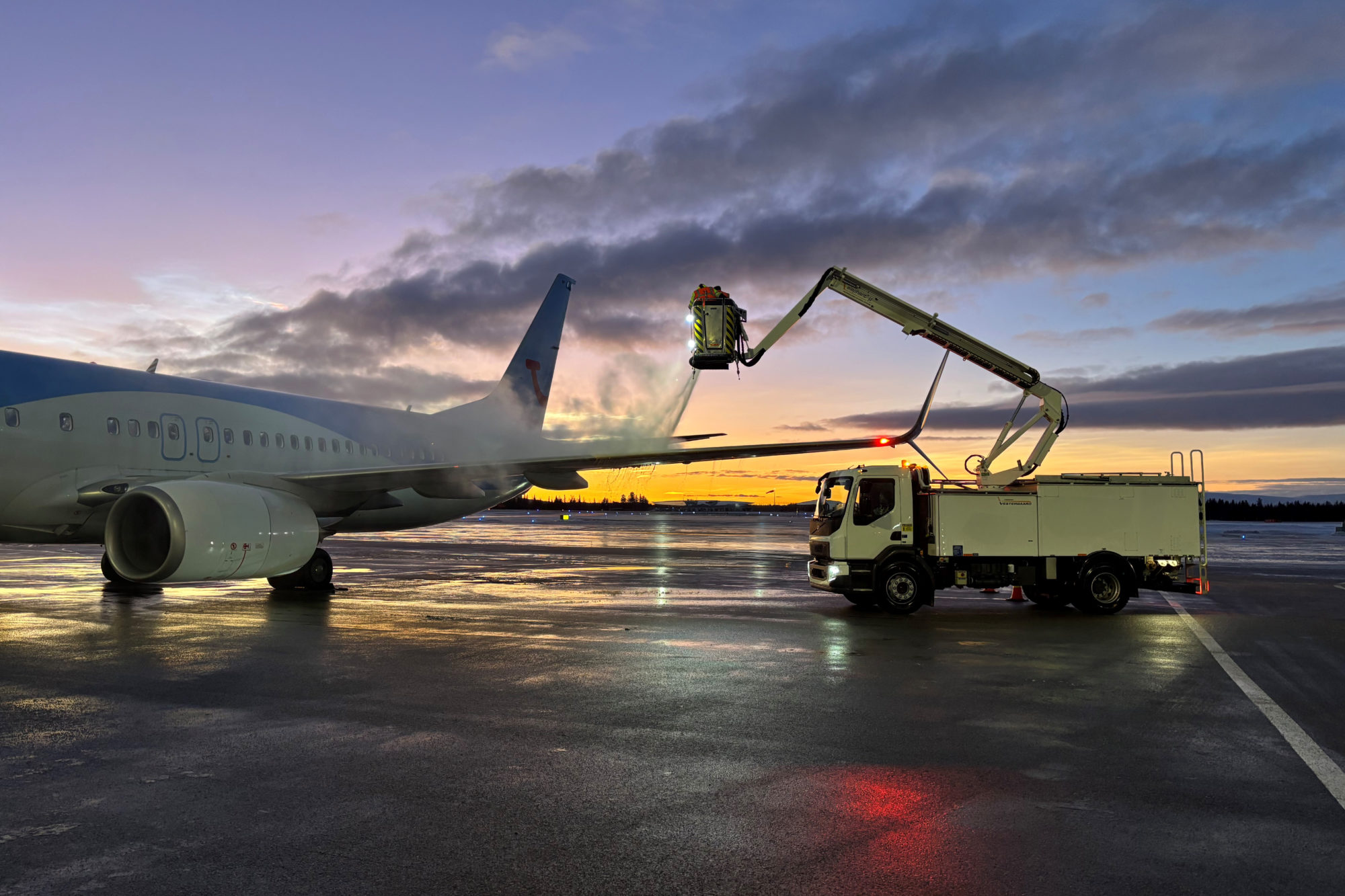 Elephant My aircraft deicer